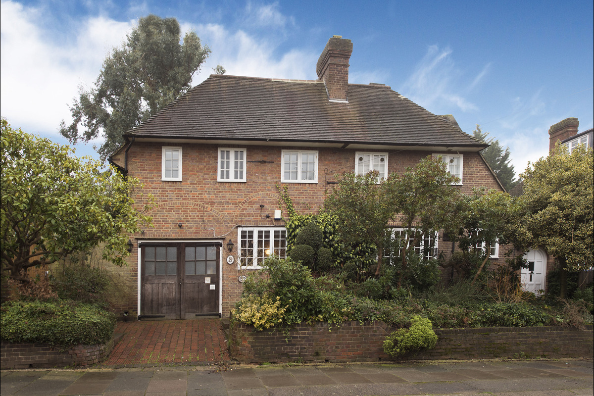 Medium 8 wellgarth road 368879 exl rgb