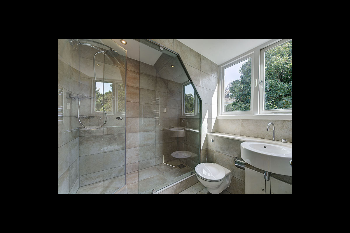 Medium 87 west heath road 370981 shower rgb 800px