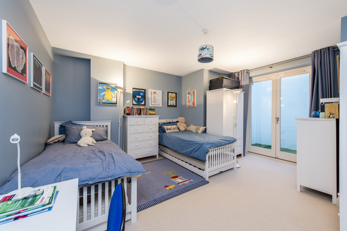 Medium 14 kidderpore gardens hi 40