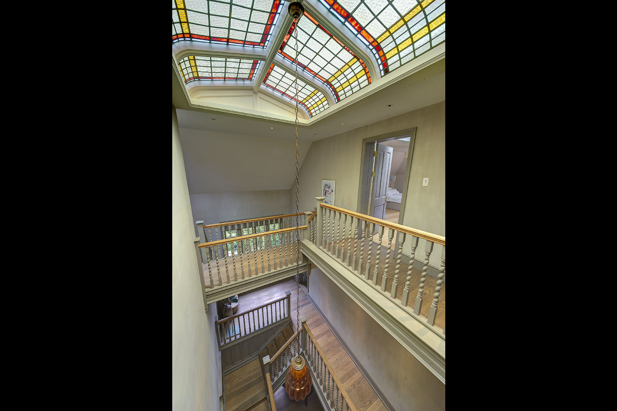 Medium pond house 373676 glass stairs