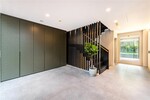 Thumb entrance hall
