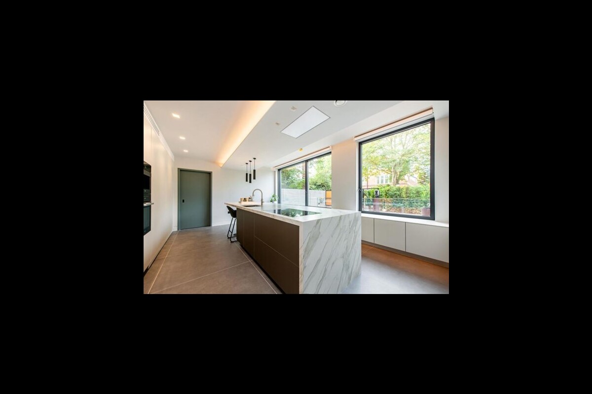 Medium kitchen 2