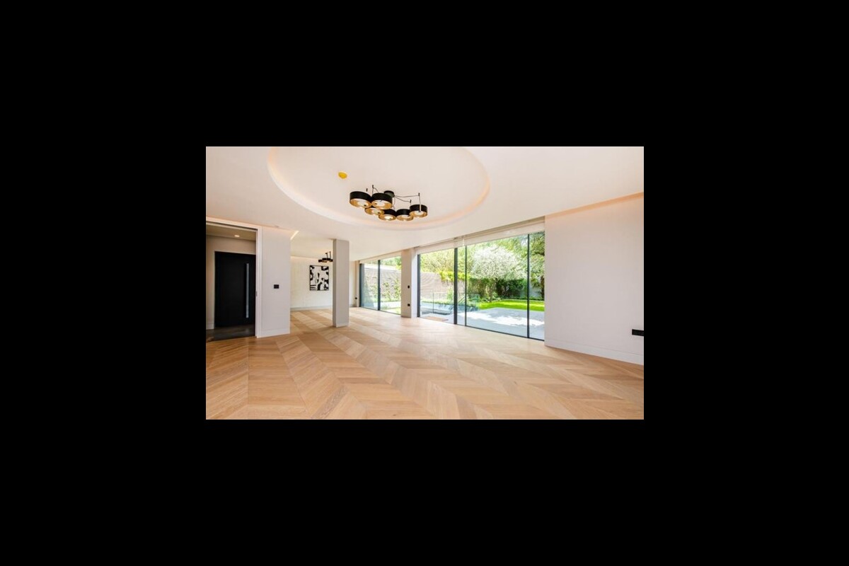 Medium sitting room