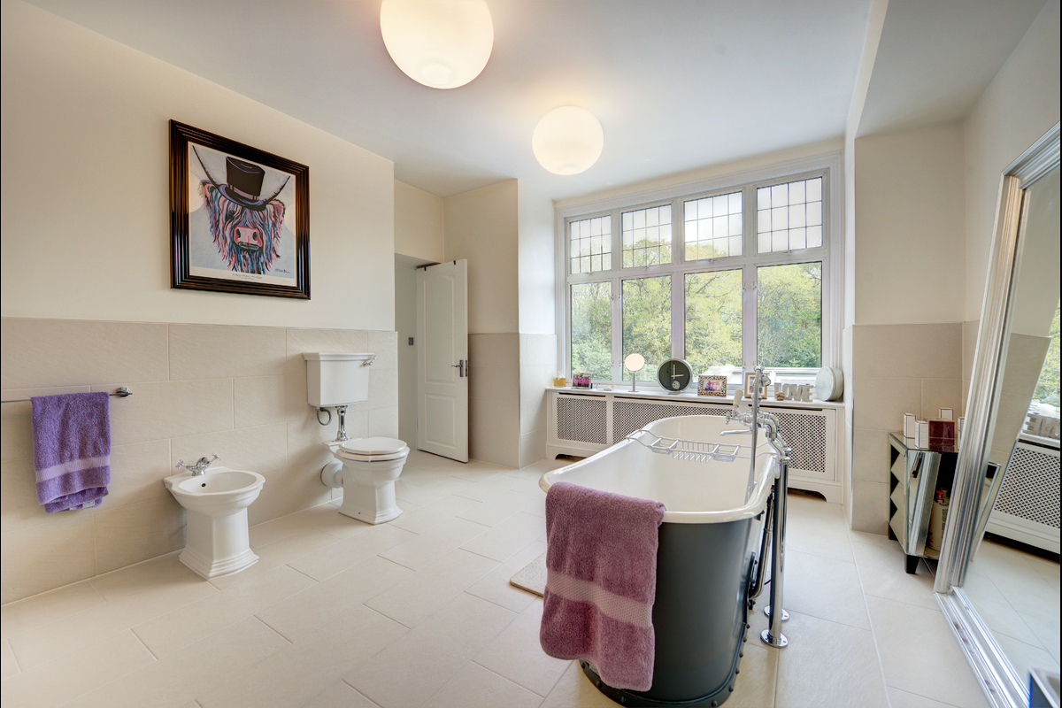 Medium oakfield lodge 1853 bath
