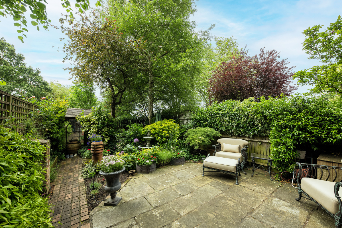 Medium hawthorne house 2023 gdn1