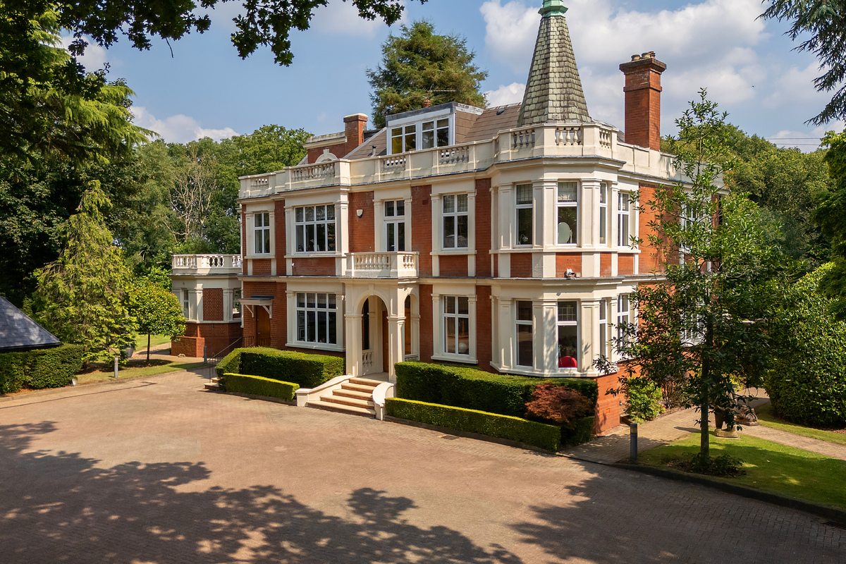 Medium oakfield house drone hi 2