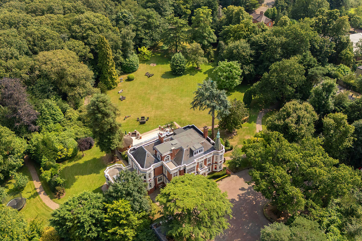 Medium oakfield house drone hi 9