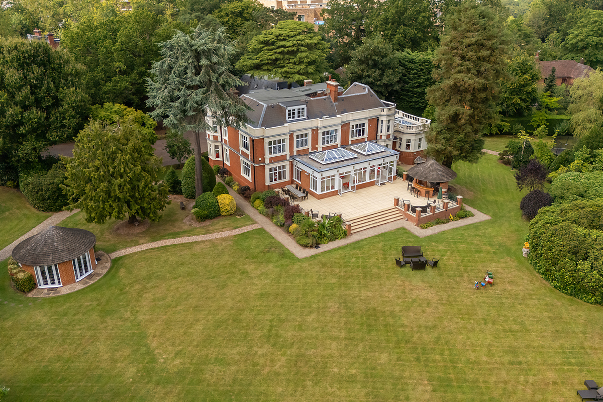 Medium oakfield house drone hi 24