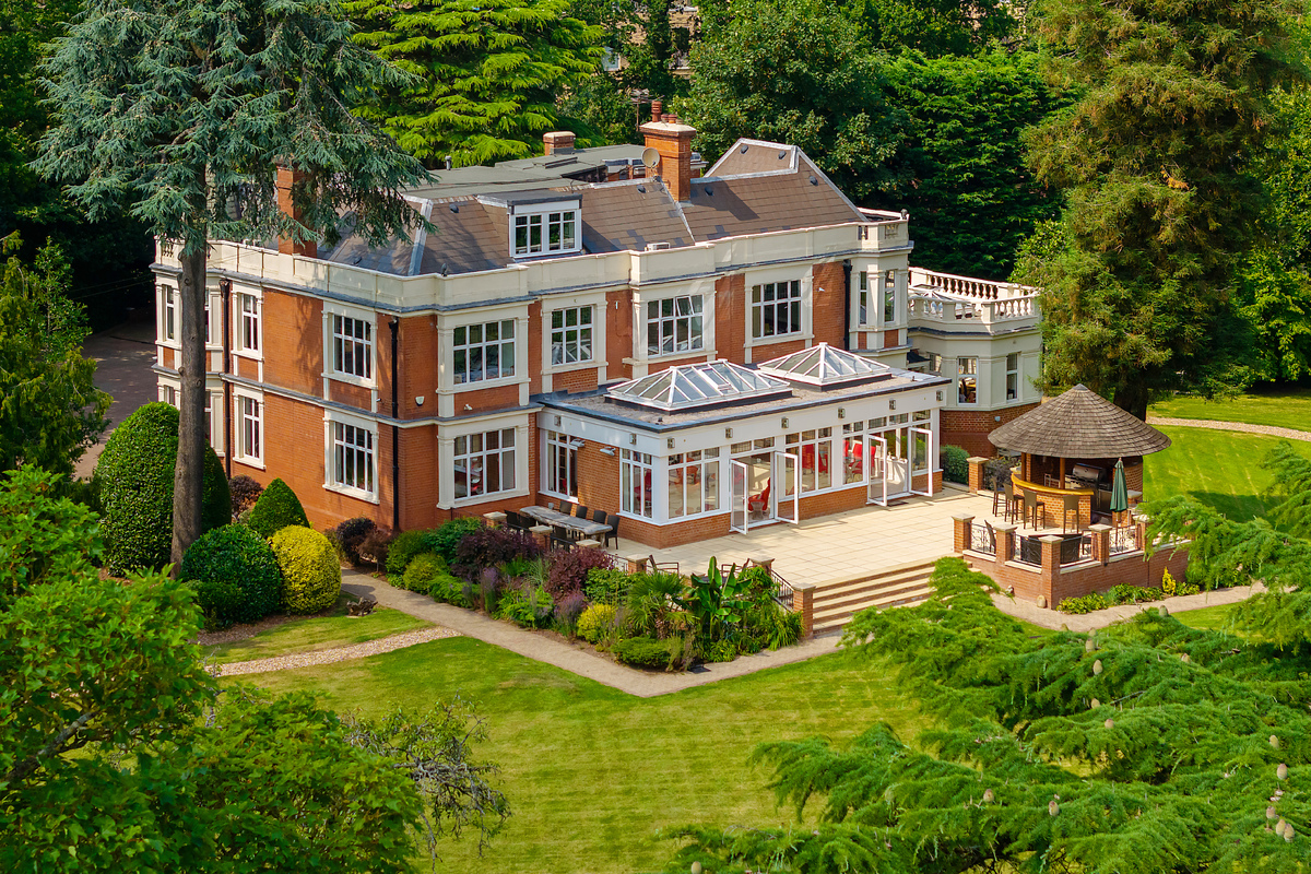 Medium oakfield house drone hi 42