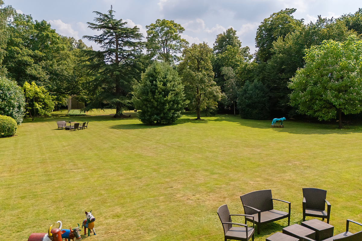 Medium oakfield house drone hi 53