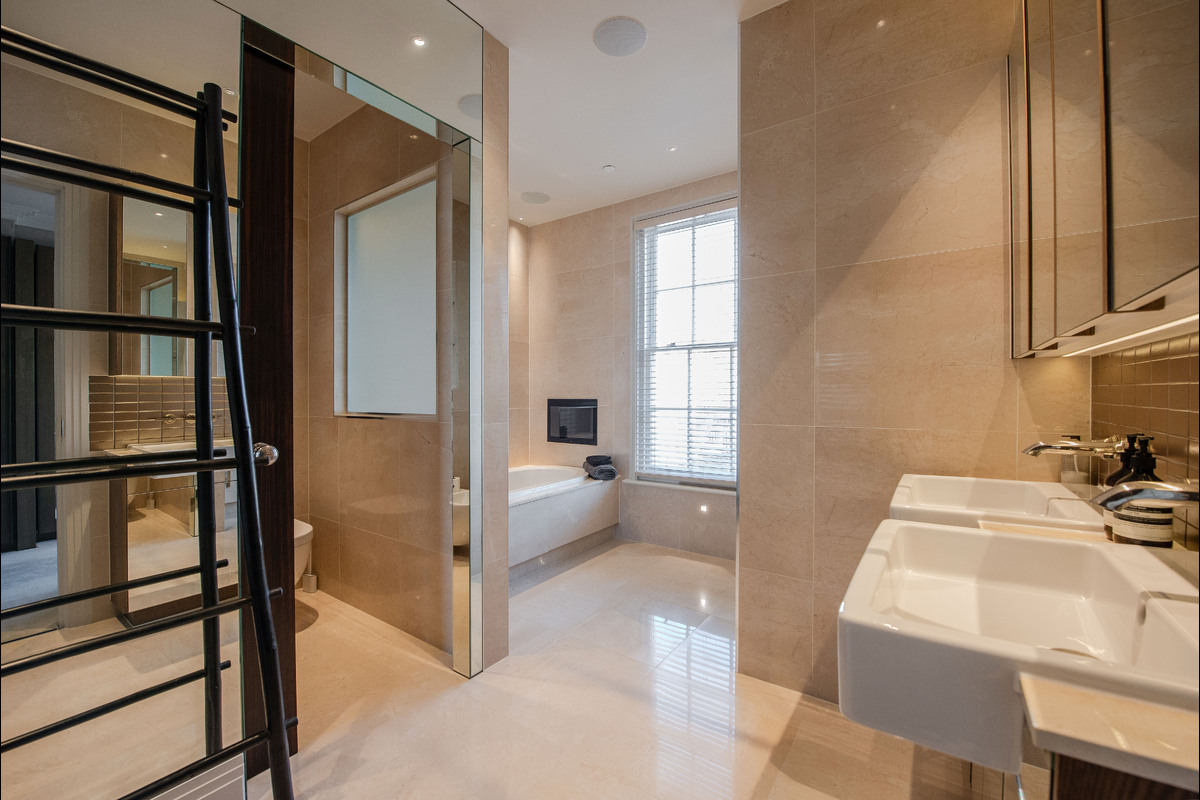 Medium byron villa 2757 bath