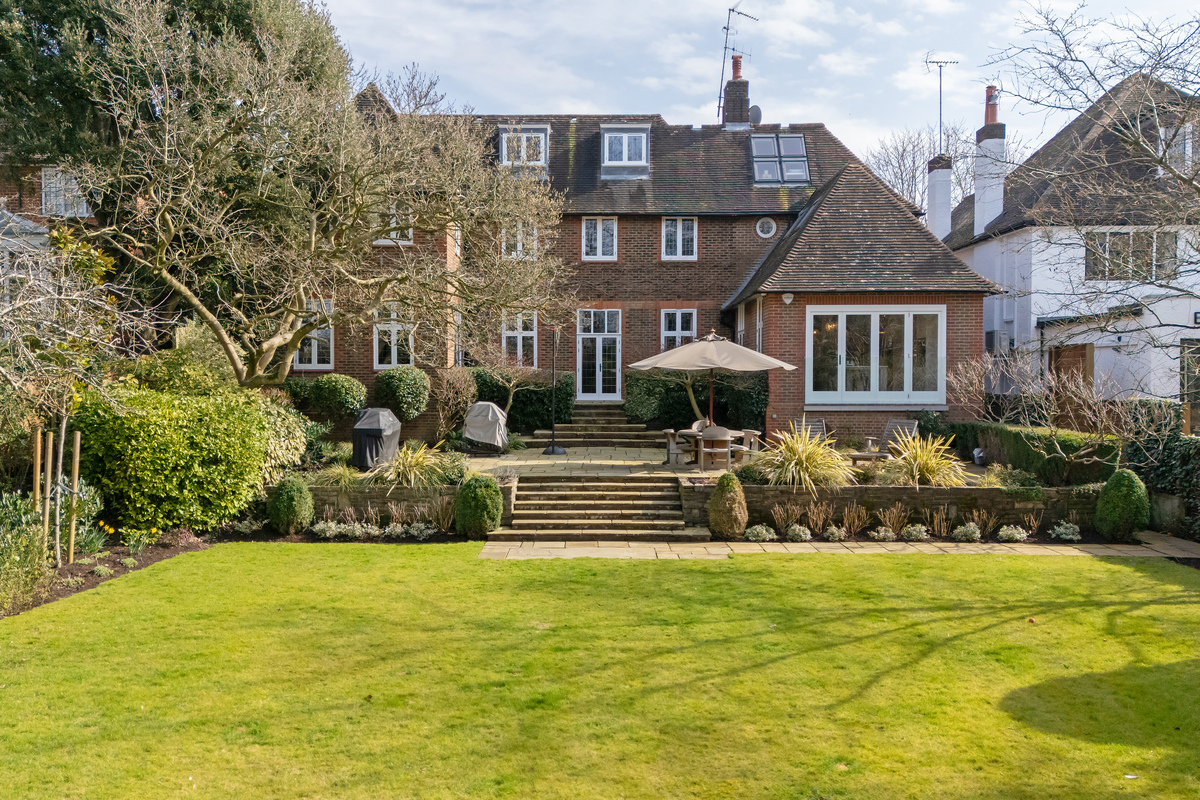 Medium 231 west heath road drone lo 13