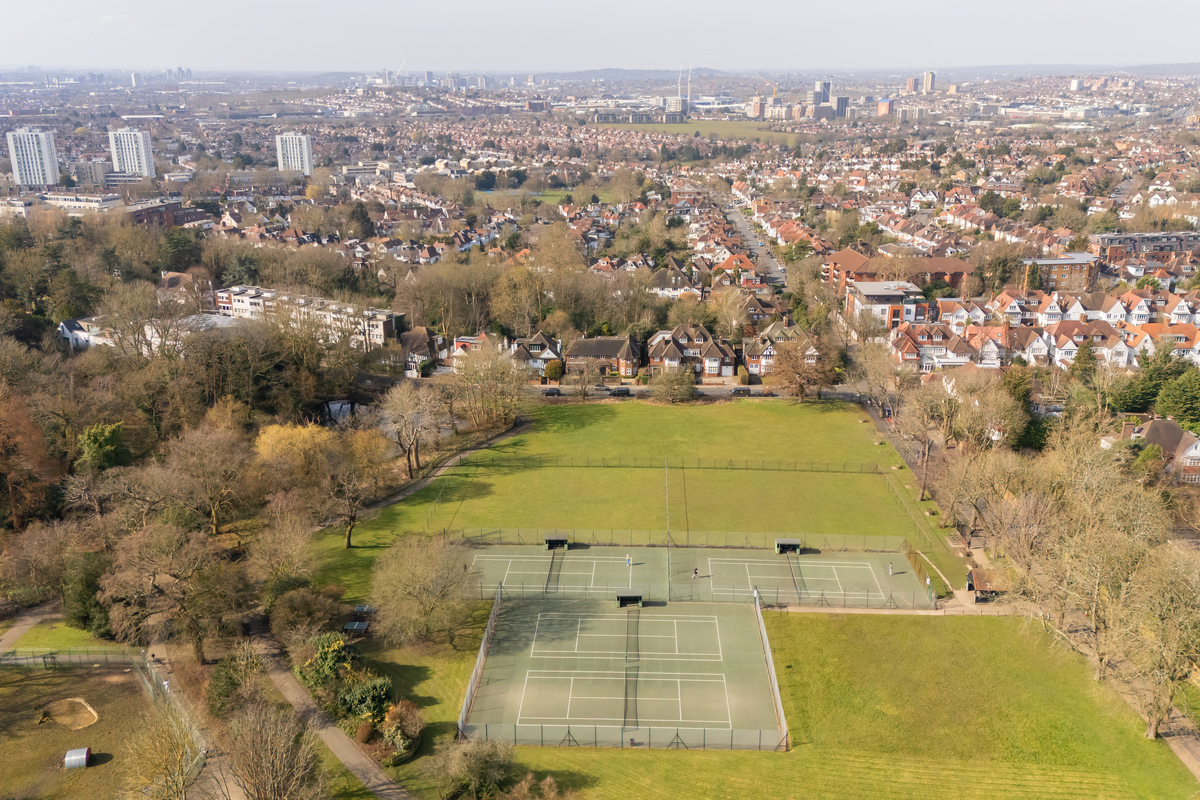 Medium 231 west heath road drone lo 16