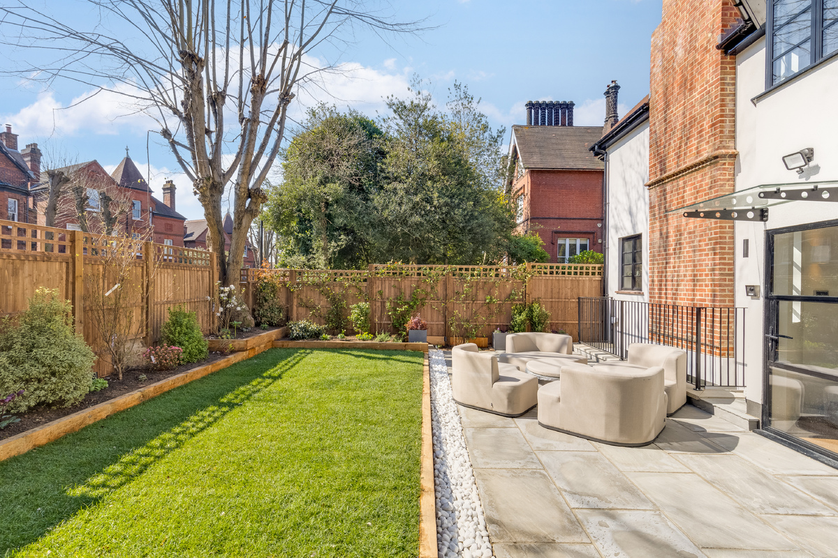 Medium netherhall gardens 47d 83