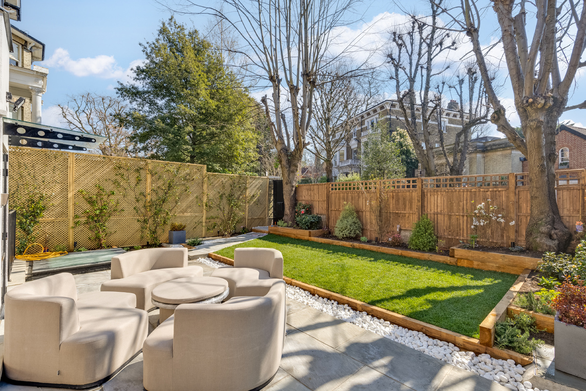 Medium netherhall gardens 47d 86