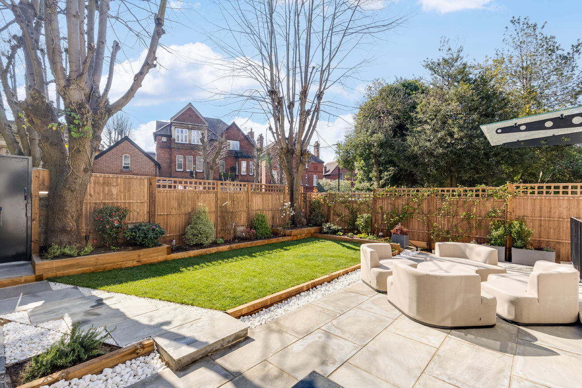 Medium netherhall gardens 47d 87