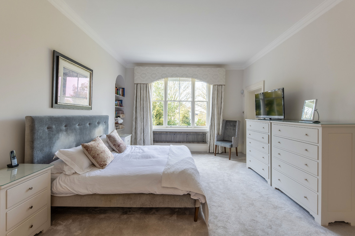 Medium 11 the grove 2981 bed