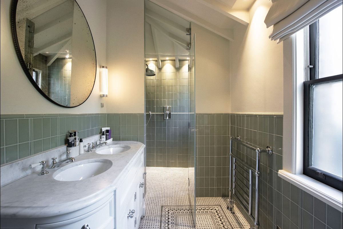 Medium 1 the mount 3414 bath1