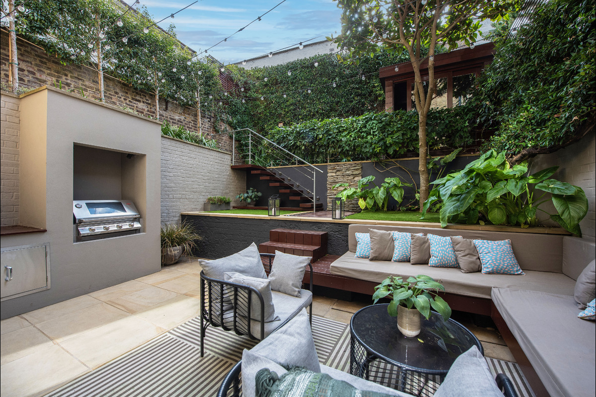 Medium 16 east heath road 3467 gards