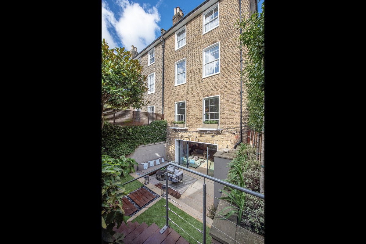 Medium 16 east heath road 3467 rear