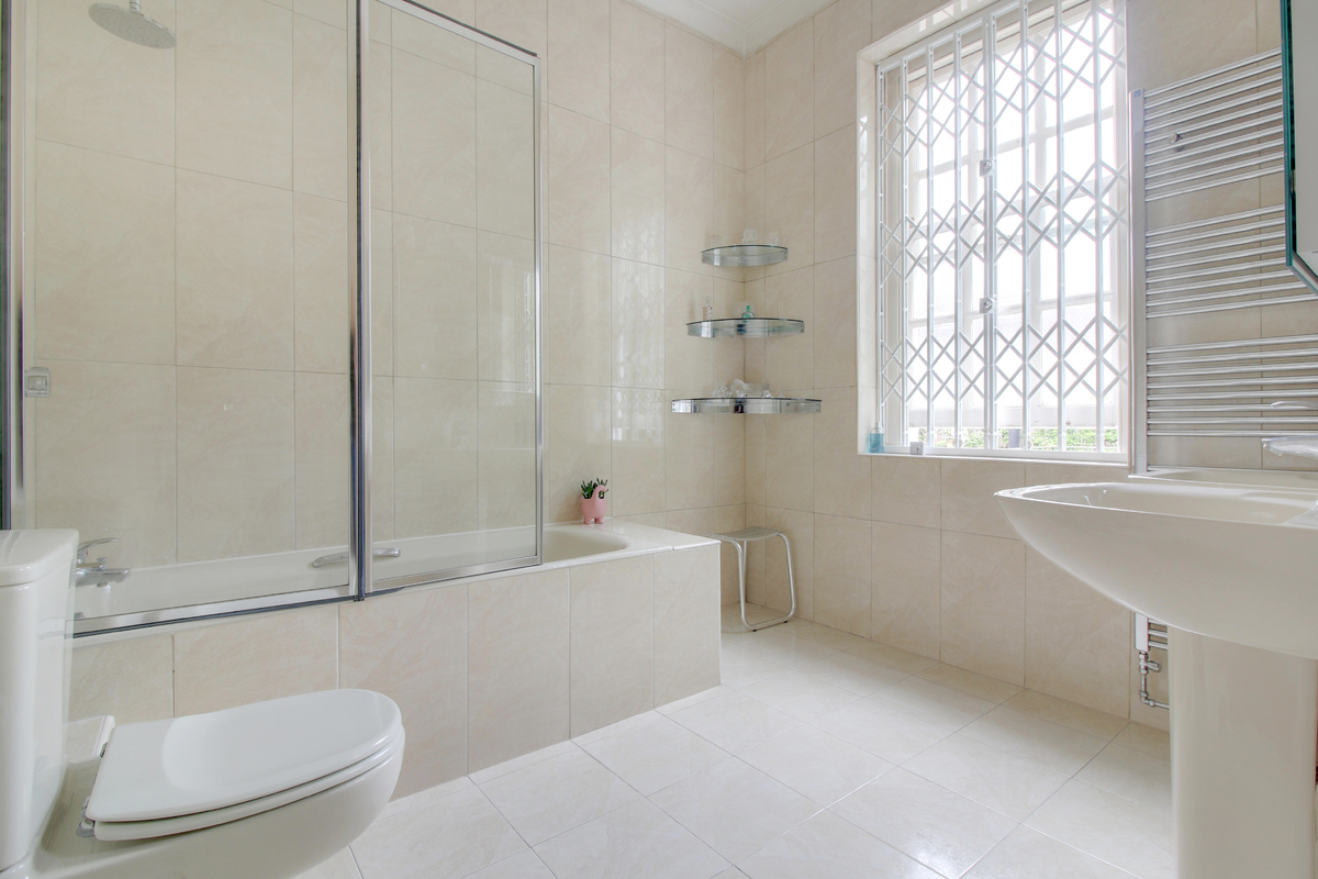 Medium ensuite