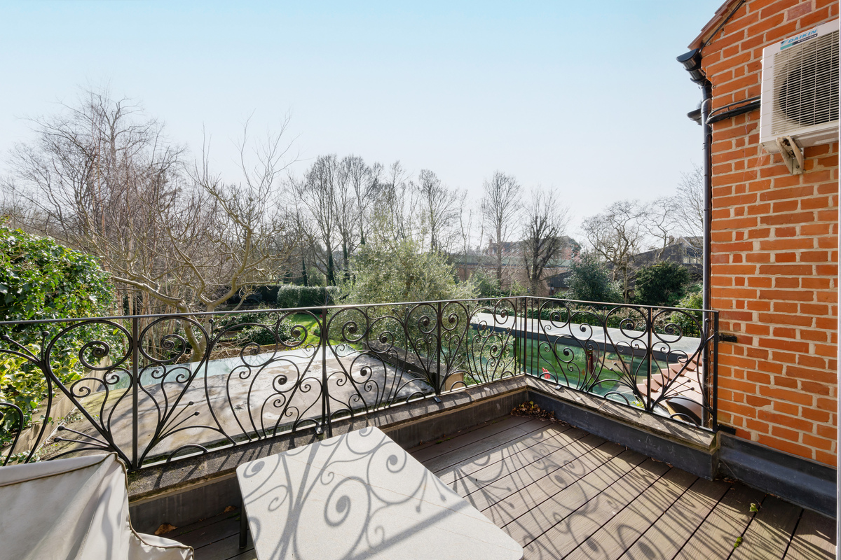 Medium 25 broadlands road lo 32