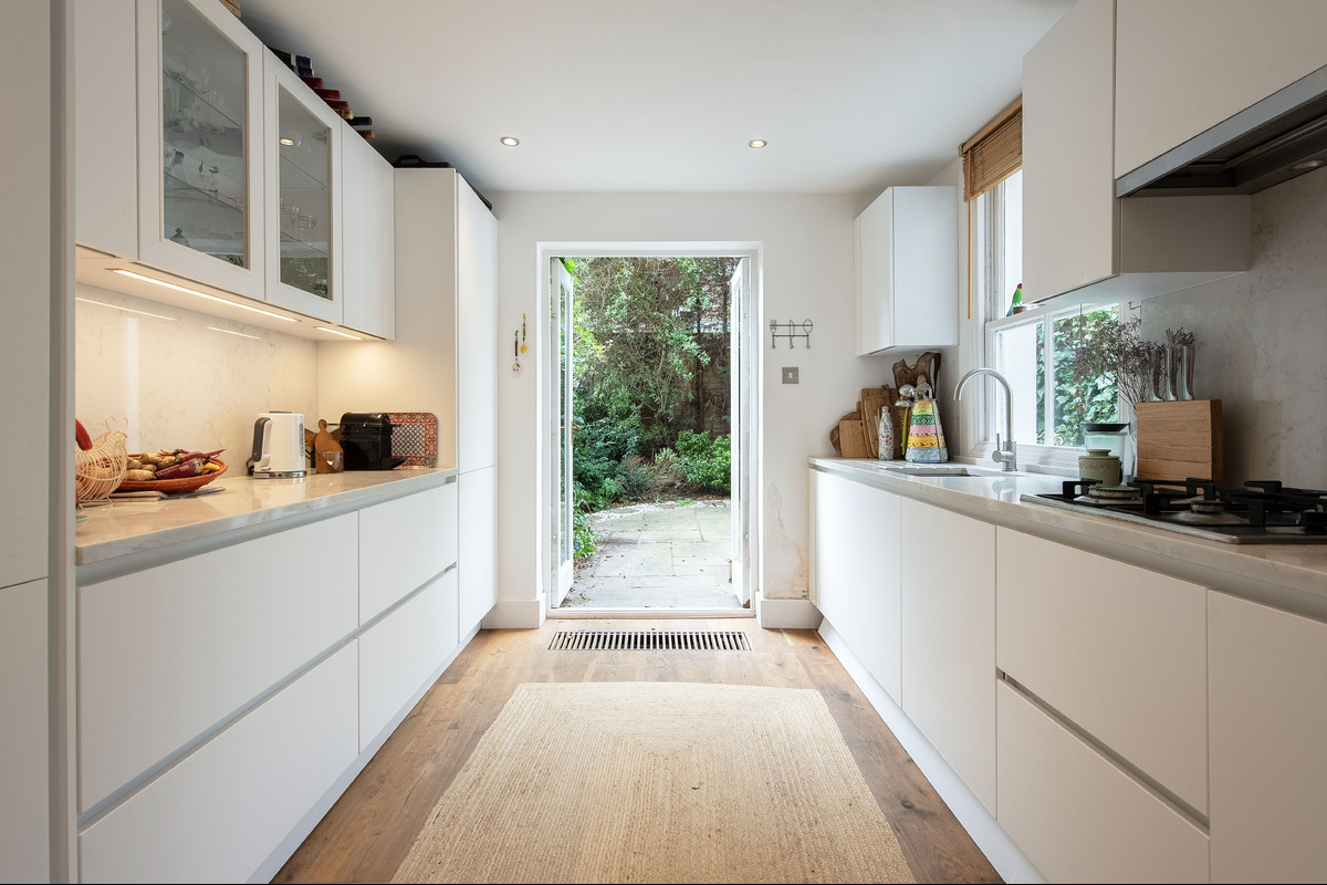 Medium 1 31 carlingford road 4127 kit