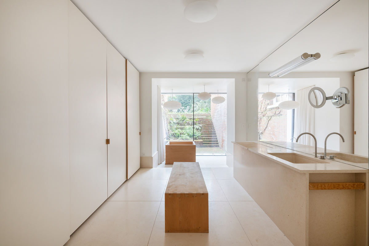 Medium 37a steeles road hi 16