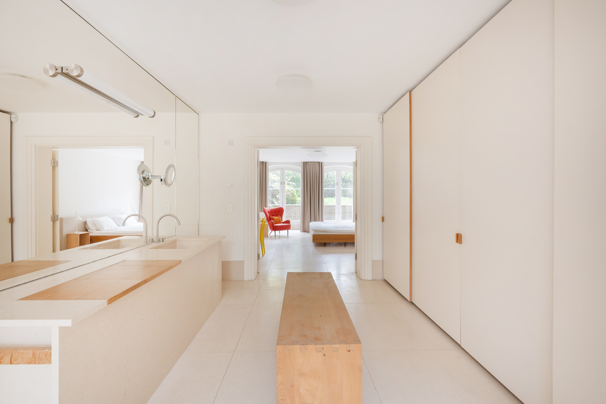 Medium 37a steeles road hi 19