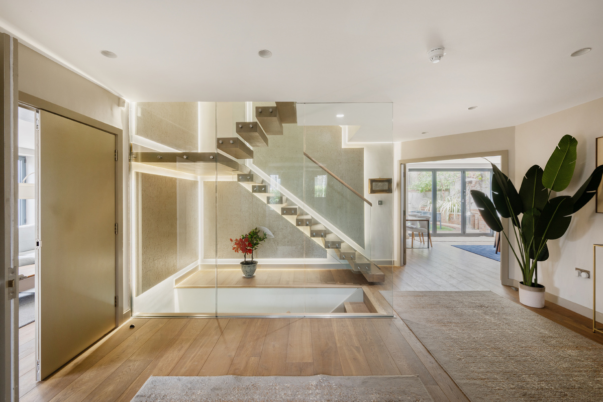 Medium 38 hornsey lane gardens hi 19