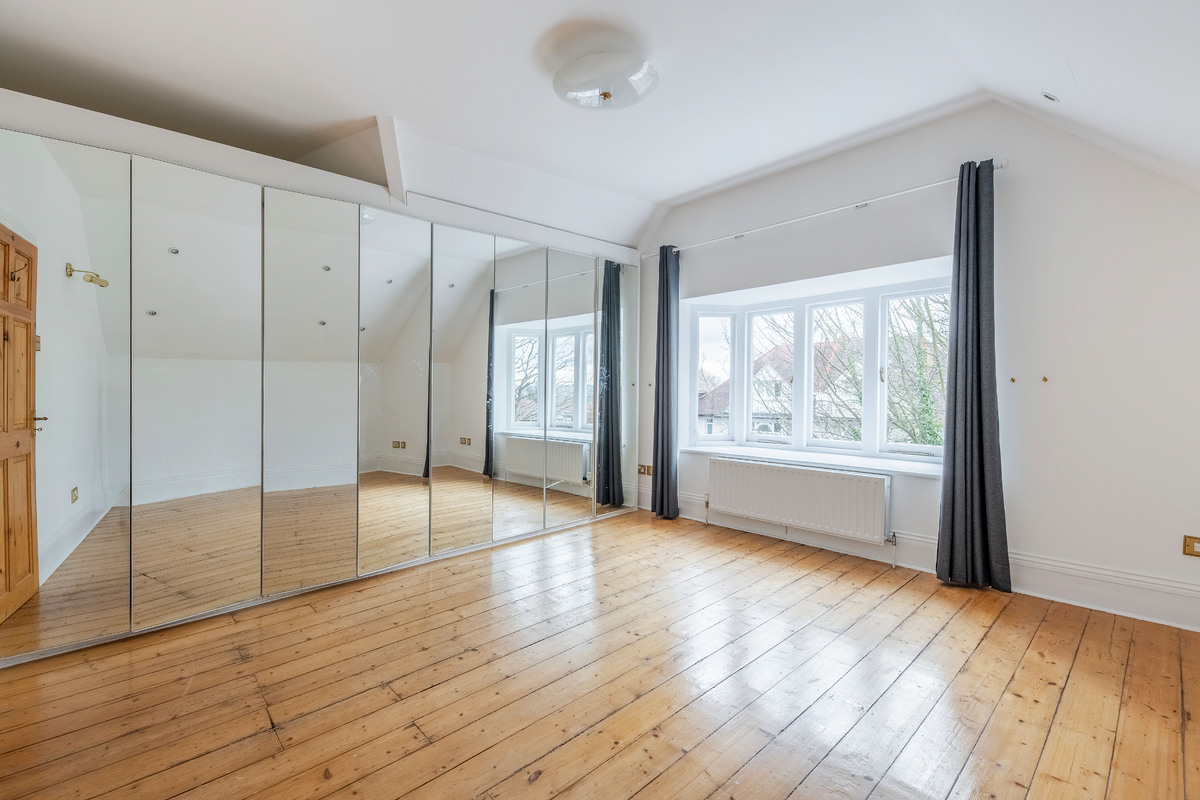 Medium 11 hollycroft avenue 4129 bed1