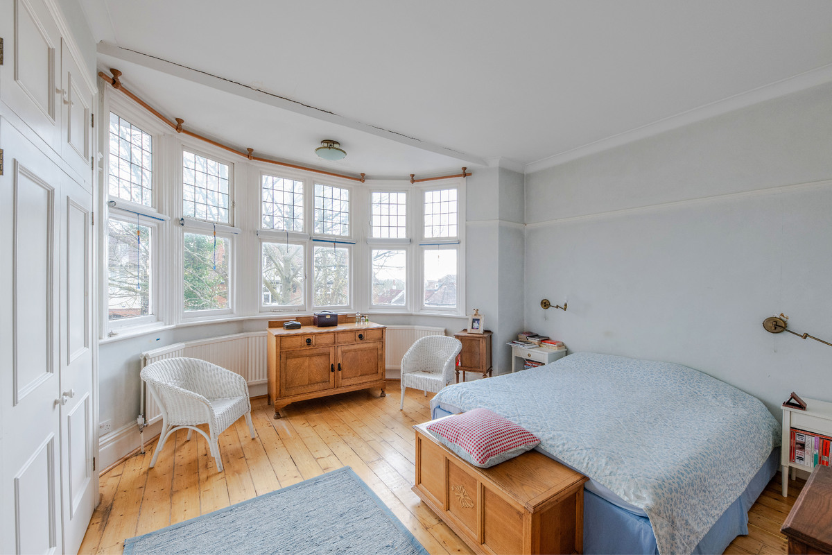 Medium 11 hollycroft avenue 4129 bed2