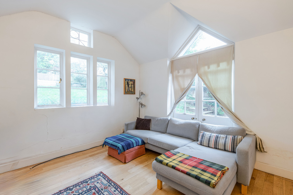 Medium 11 hollycroft avenue 4129 rear rec