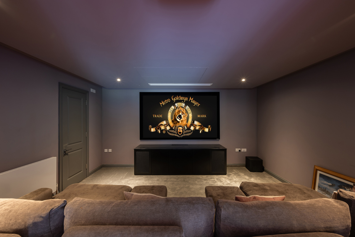 Medium the lodge lo 48