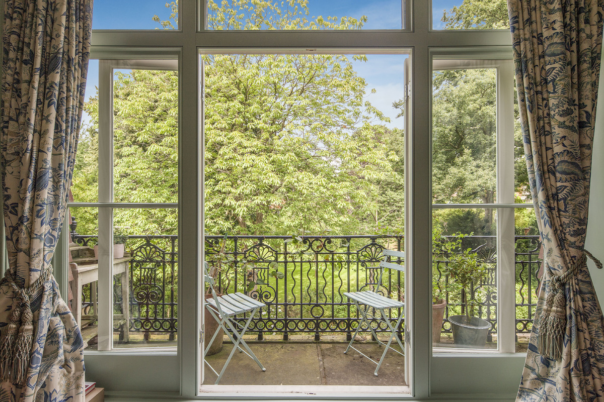 Medium 8 gainsborough gardens   339529 1st floor view over communal gardens detail rgb