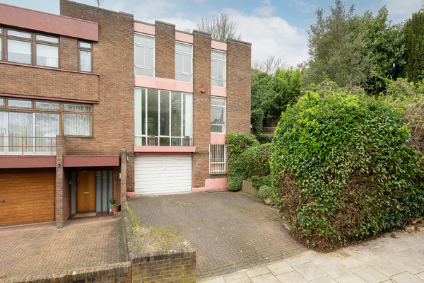 Small 18a frognal gardens hi 13