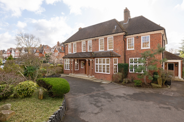 Small 27 bracknell gardens lo 56