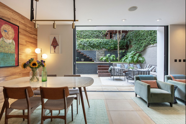 Small 16 east heath road 3517 din1